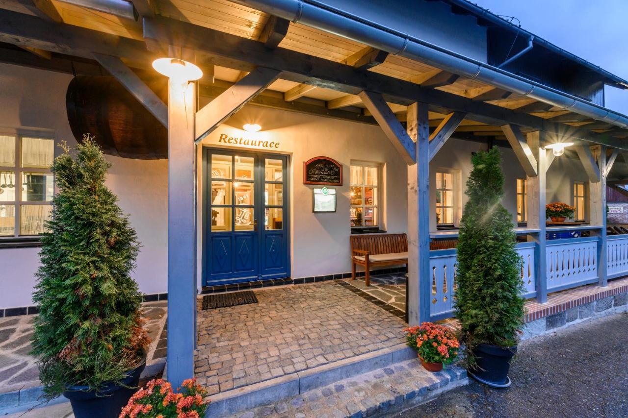 Maxmillian Pension & Restaurant Marenice Exterior foto
